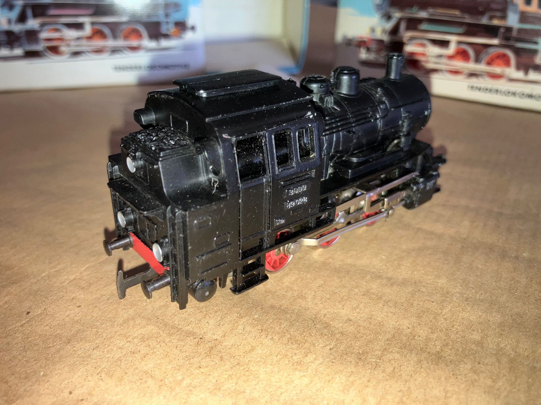 Märklin Modellini di ferrovie: Märklin Dampflok Nr. 3000/BR 89 der DB mit 2 Originalkarton – Difettoso da Bütschwil venduto da Semaphor 4