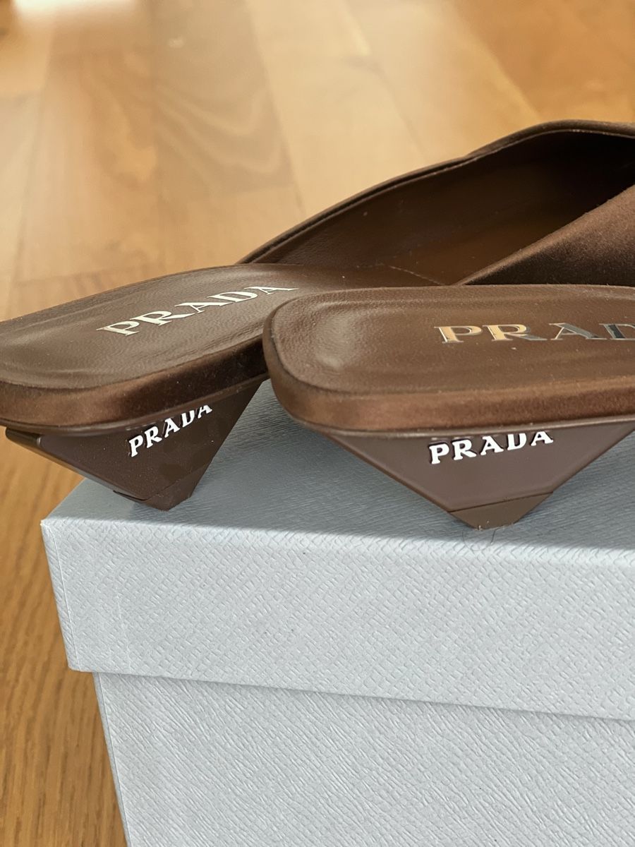 Prada Scarpe da donna: Prada Satin Mules – Nuovo (secondo la descrizione) da Schlieren venduto da tan_5tgy 1