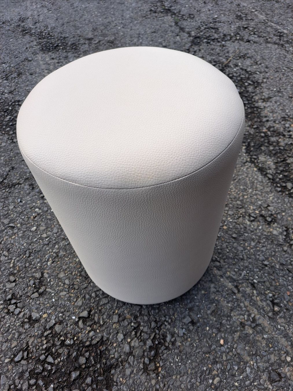 Hocker: Sitzhocker  Kaikoon  w e i s s – Gebraucht aus Schmerikon von hil_f99h