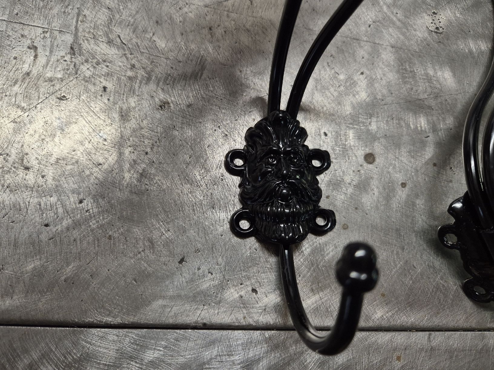 Quincaillerie: Crochets anciens  – D'occasion à Le Locle par CHEGUA 5