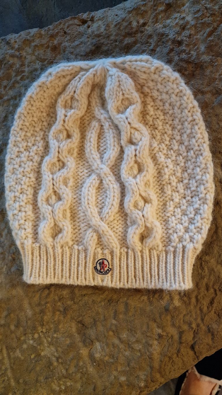 Moncler Copricapi, berretti & cappellini: Beanie von Moncler – Nuovo (secondo la descrizione) da Ehrendingen venduto da leo875