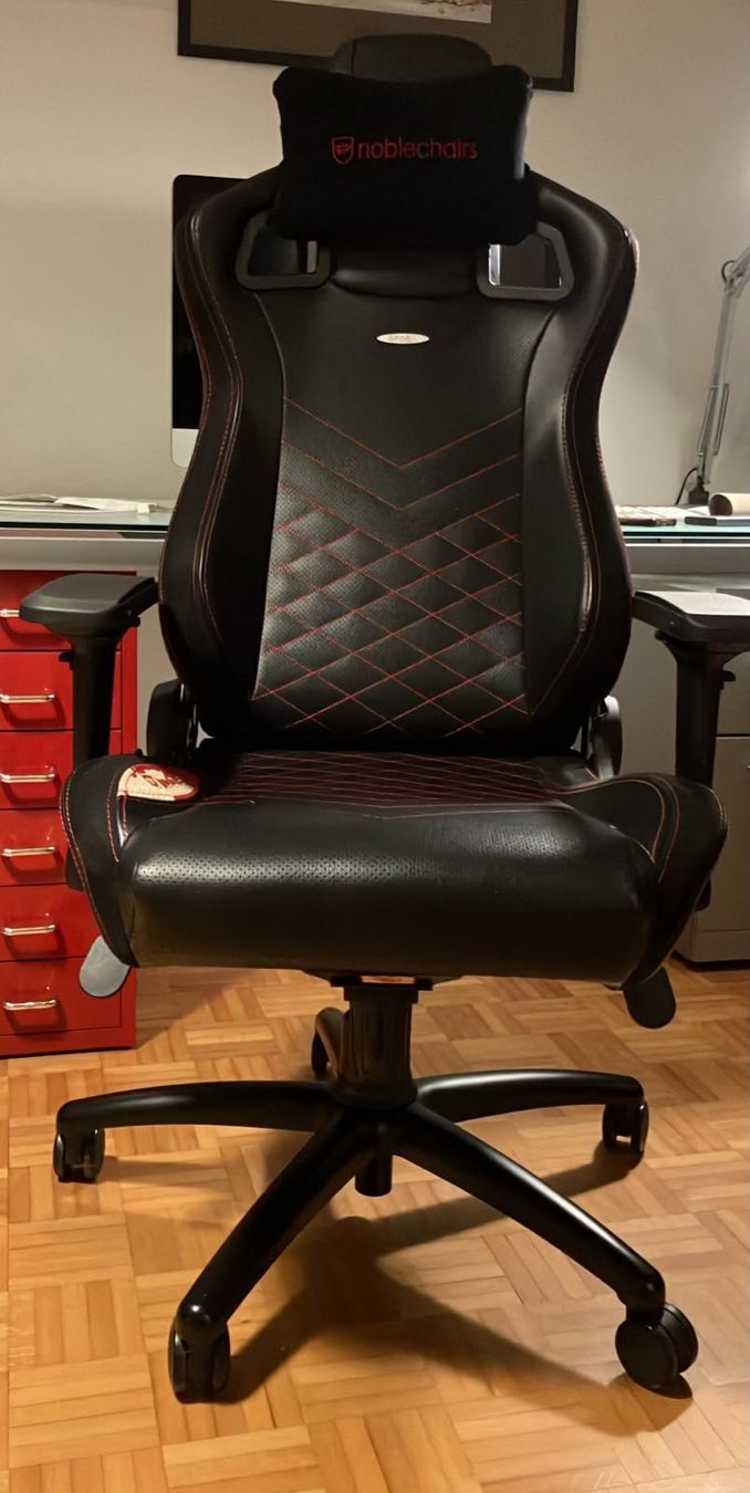 Noblechairs Sedie: Noblechairs Epic Gaming-Stuhl – Usato da Zürich venduto da RF38