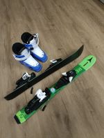 Kinderski und Schuhe zum Starten