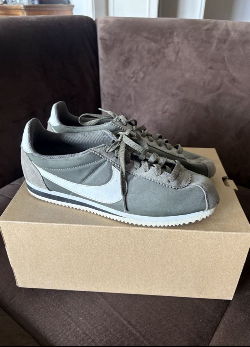 Chaussures hommes: Nike Cortez Olive Green. Great condition. Size 44 – D'occasion à Gland par chu_qc69
