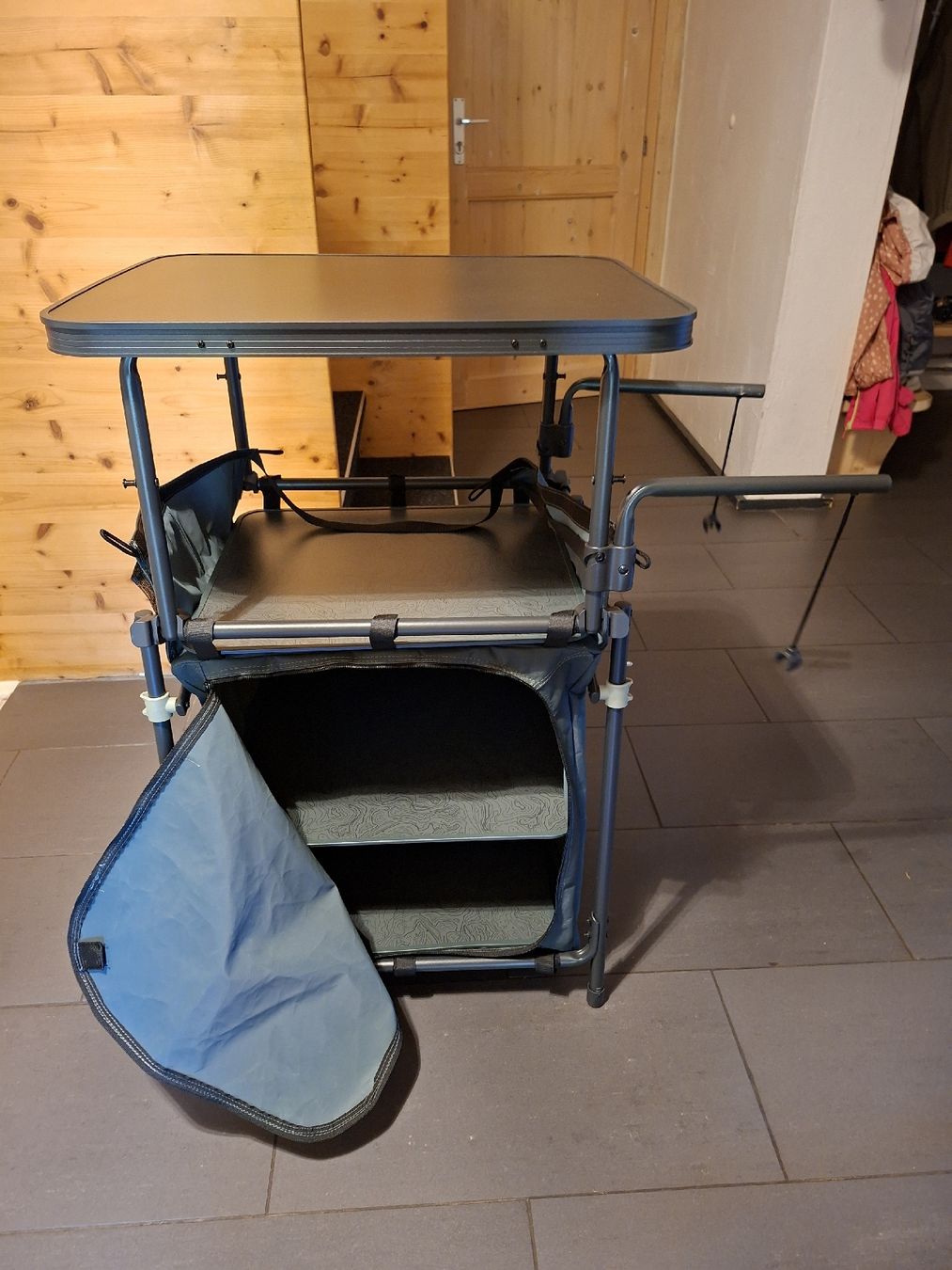 Komplettküchen: Quechua Campingküchenmöbel faltbar – Gebraucht aus Aadorf von Hupfgump