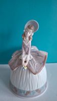 LLadro Glocke Figur - Romantische Dame mit Hut und Blumen