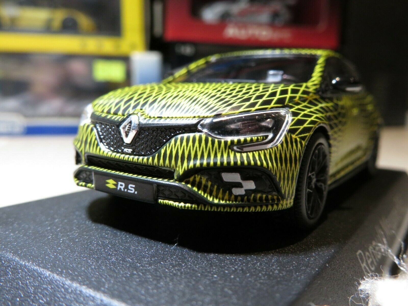 Renault Modellini d'auto: Renault Megane IV R.S. Test Version GP Monaco 2017 gelb- – Nuovo e nell'imballaggio originale da Gerlafingen venduto da espero88 5