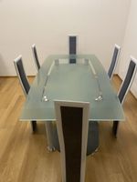 Eleganter Glastisch mit 6 Stühlen zu verkaufen.