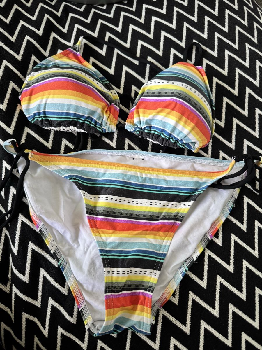 Badekleider & Bikinis: Bikini size small – Gebraucht aus Münchenstein von ArleneLM