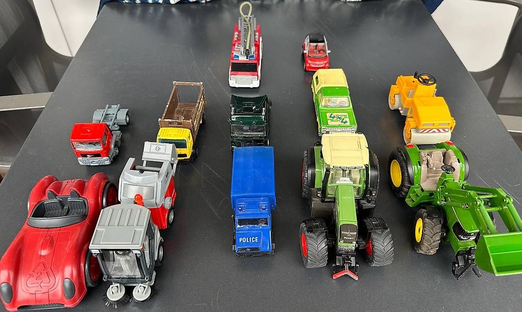 Giocattoli: 12 Petites voitures pour enfants – Usato da Petit-Lancy venduto da vaj_1213 1