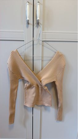 Elegantes, beiges Strickoberteil mit Puffärmeln, Grösse S