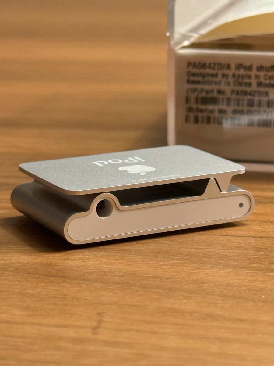 Apple Lettore multimediale portatile: Apple iPod Shuffle silber – Usato da Zürich venduto da sgmiles 2