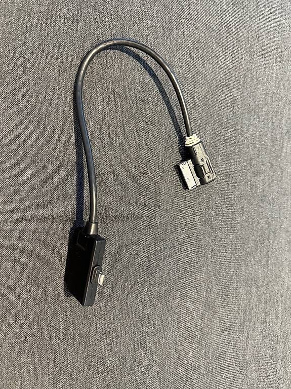 Cavi: 2× Originale VW MDI Kabel  USB + Lightning (OEM) – Usato da Hinteregg venduto da lor_9wdf