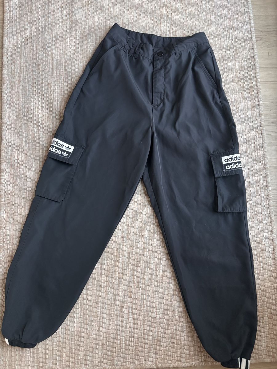 Adidas Pantaloni: Pantalon ADIDAS – Usato da Dully venduto da IrinaA21 2