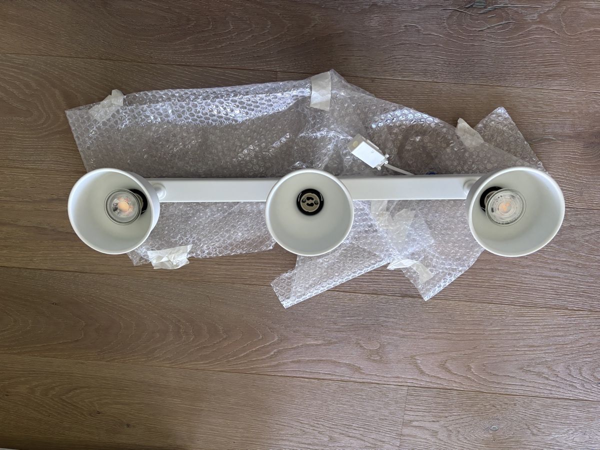 Ikea Kronleuchter & Deckenlampen: Weisse Lampe mit 3 Spots - Top Zustand! – Gebraucht aus Homburg von salmon136 1