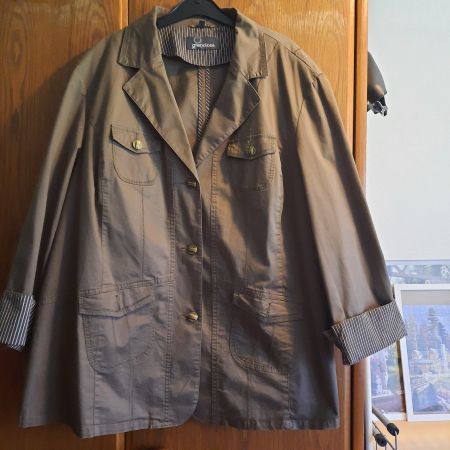 Damenjacke Grösse 54