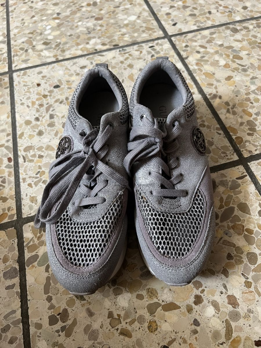 Scarpe da donna: Guess Sneaker Gr. 39, Grau, Glitzer – Usato da Bad Zurzach venduto da Heugumper7 4