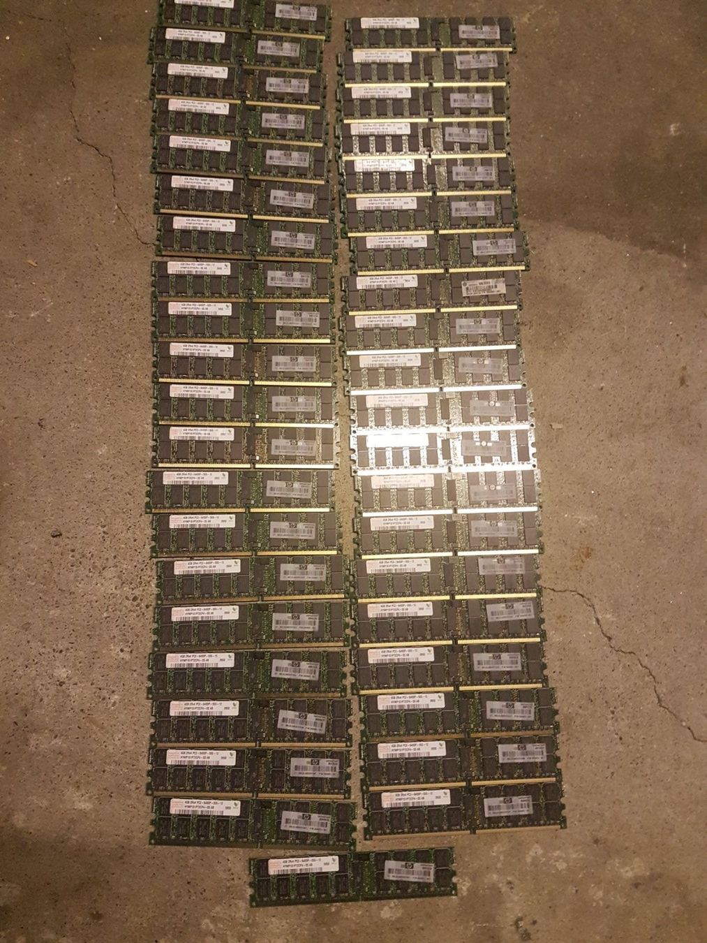 Server: RAM EEC DDR Server 4GB PC2 6400P – Usato da Reinach BL venduto da danielv06 2