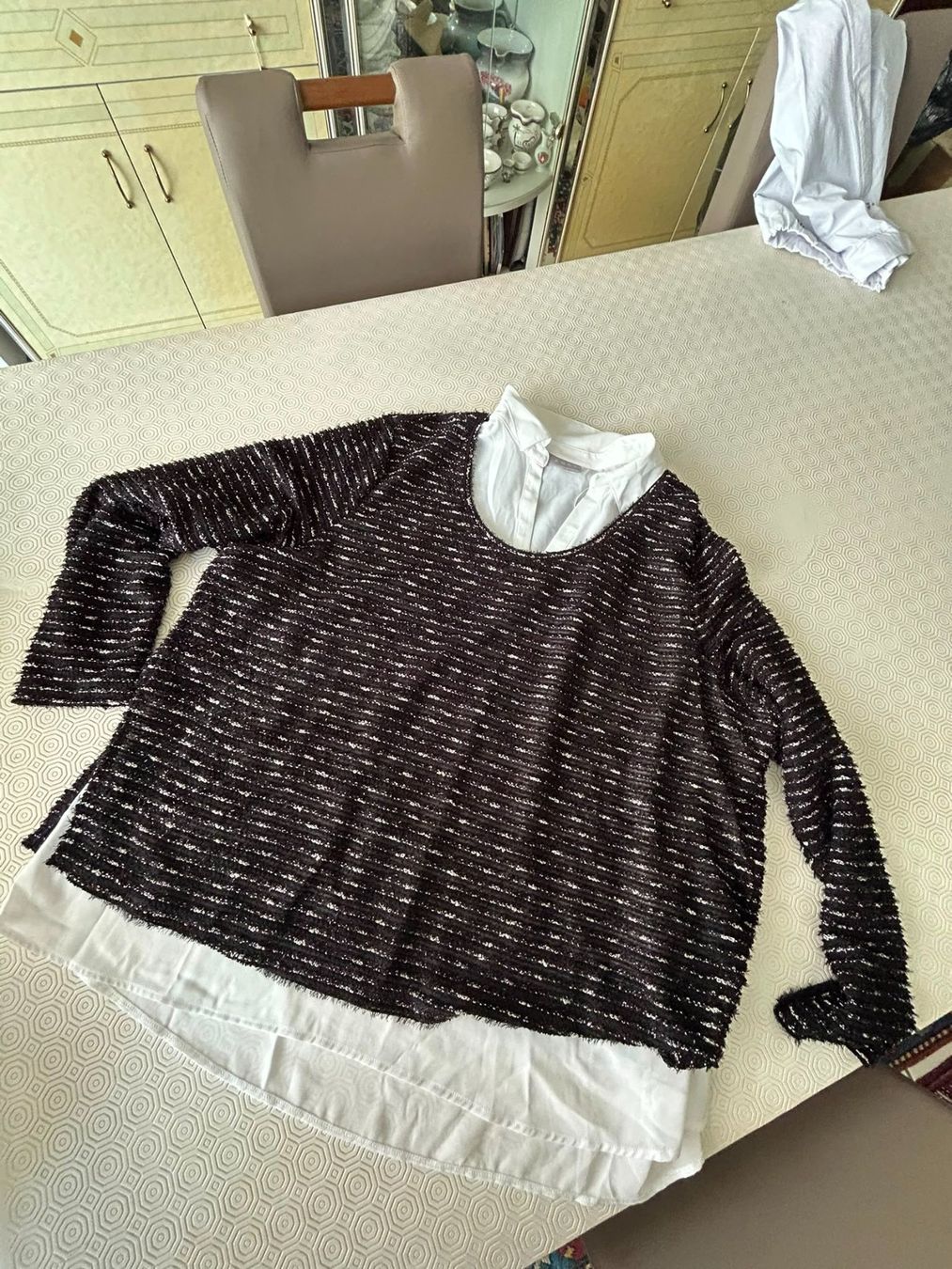 C&A Blusen: Camicetta bianca e grigia 2 pezzi Canda tg.50 – Gebraucht aus Melano von H-Sara