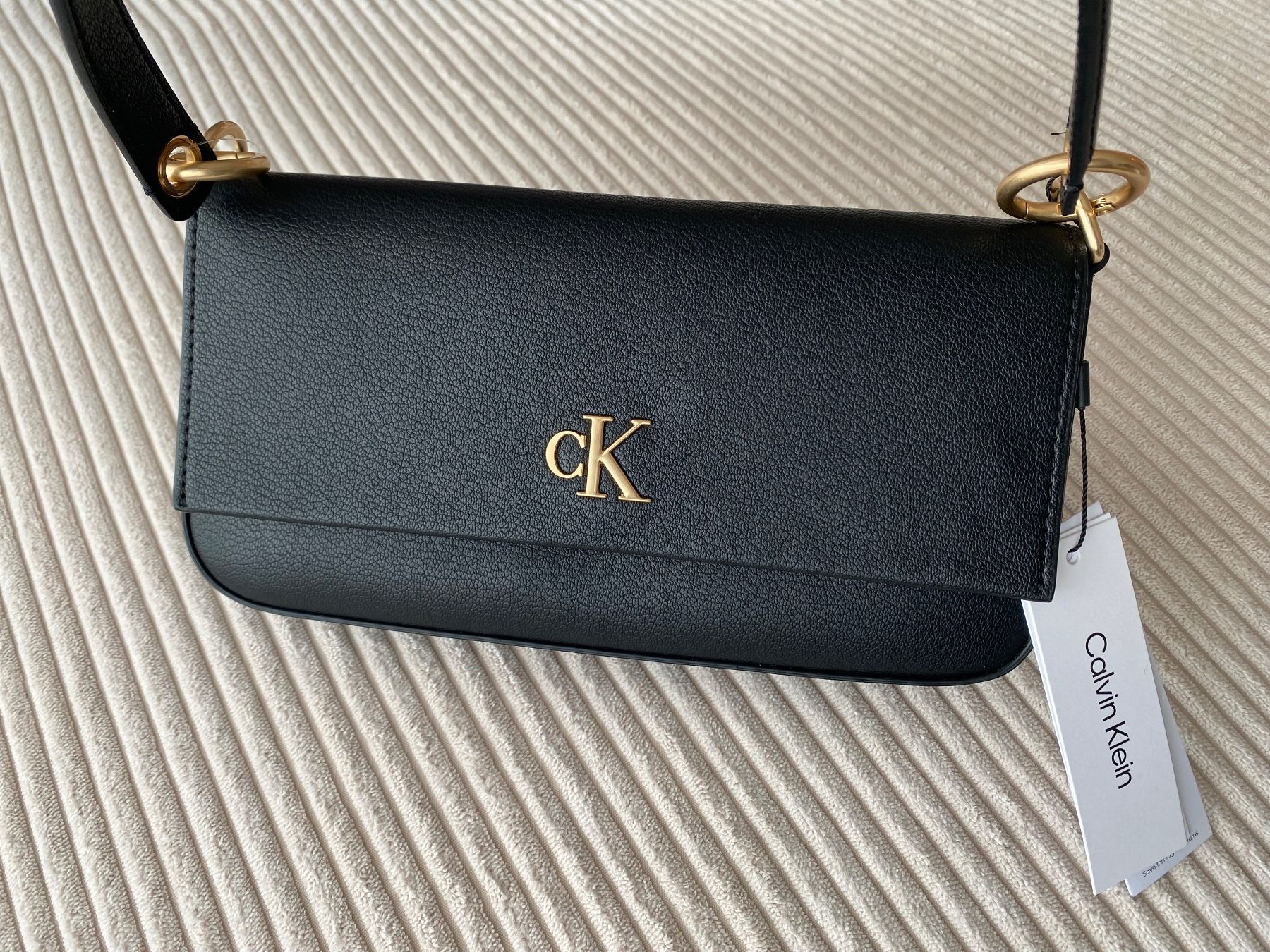 Calvin Klein Borse da donna: Schwarze Calvin Klein Handtasche - NEU – Nuovo (secondo la descrizione) da Kriens venduto da Noldi4899 4