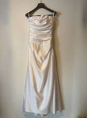 Elegantes, schlichtes Brautkleid. Gr. 34/36