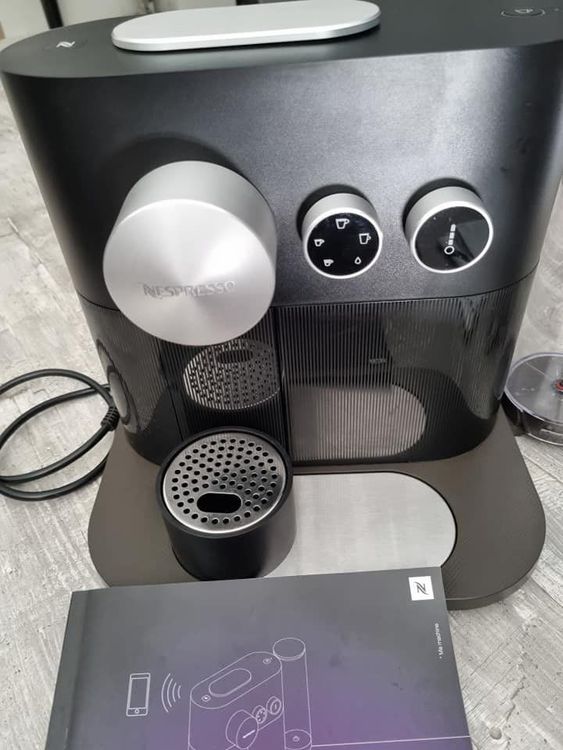 Machine Nespresso + distributeur + cafés | Kaufen auf Ricardo