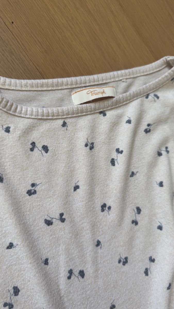 Maglioni & Felpe: Triumph BaumwollePullover mit Blümchenmuster, Grösse S\M – Usato da Steinhausen venduto da inmumi 1
