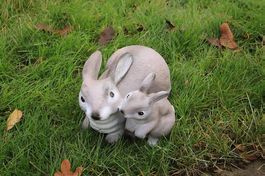 Lapin avec bb en résine ht 23 cm