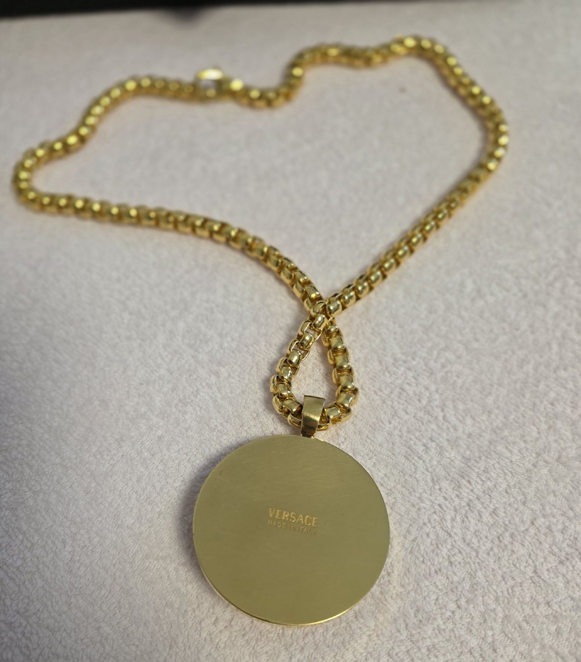 Versace Ketten: Goldene Versace Halskette Medusakopf – Gebraucht aus Amriswil von newschweiz 2