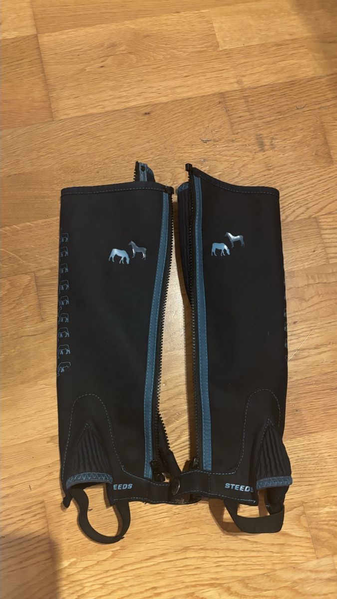 Stinchiere & Fasciature: Chaps von Steeds Gr. KL (Kinder L) – Usato da Wetzikon ZH venduto da pinkilady44 1