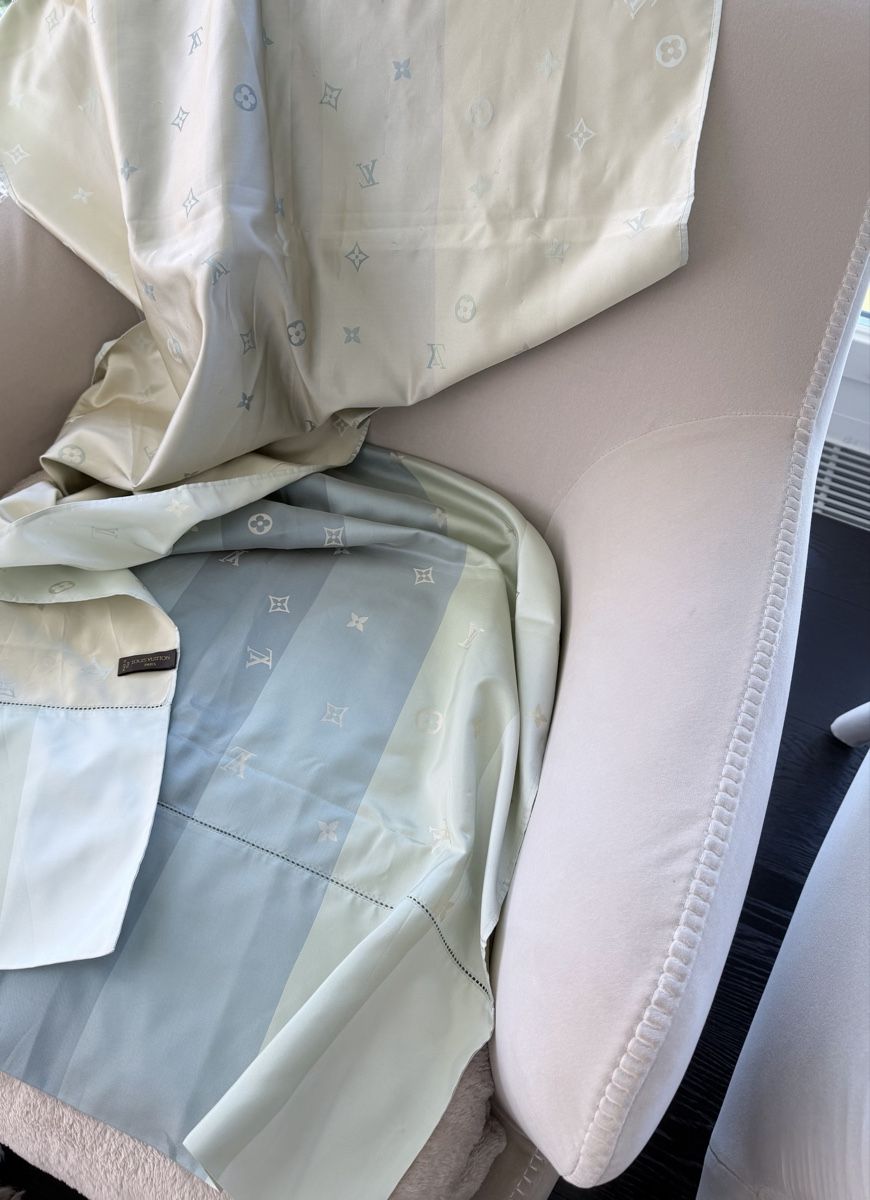 Louis Vuitton Foulards, Tücher & Schals: Louis Vuitton Silk Stole / Shawl – Neu (gemäss Beschreibung) aus Zollikon von houseofsamar