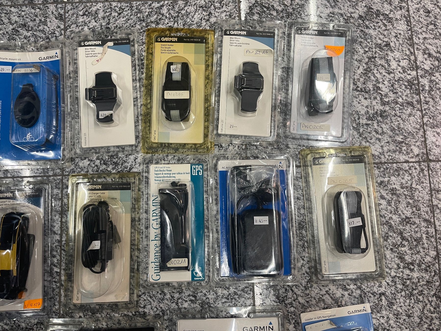 Garmin Smartwatch: 24x Bundle Garmin Accessories – Gebraucht aus Bellinzona von CarpiFotoSA 1