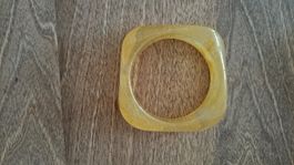 bracelet en résine couleur miel