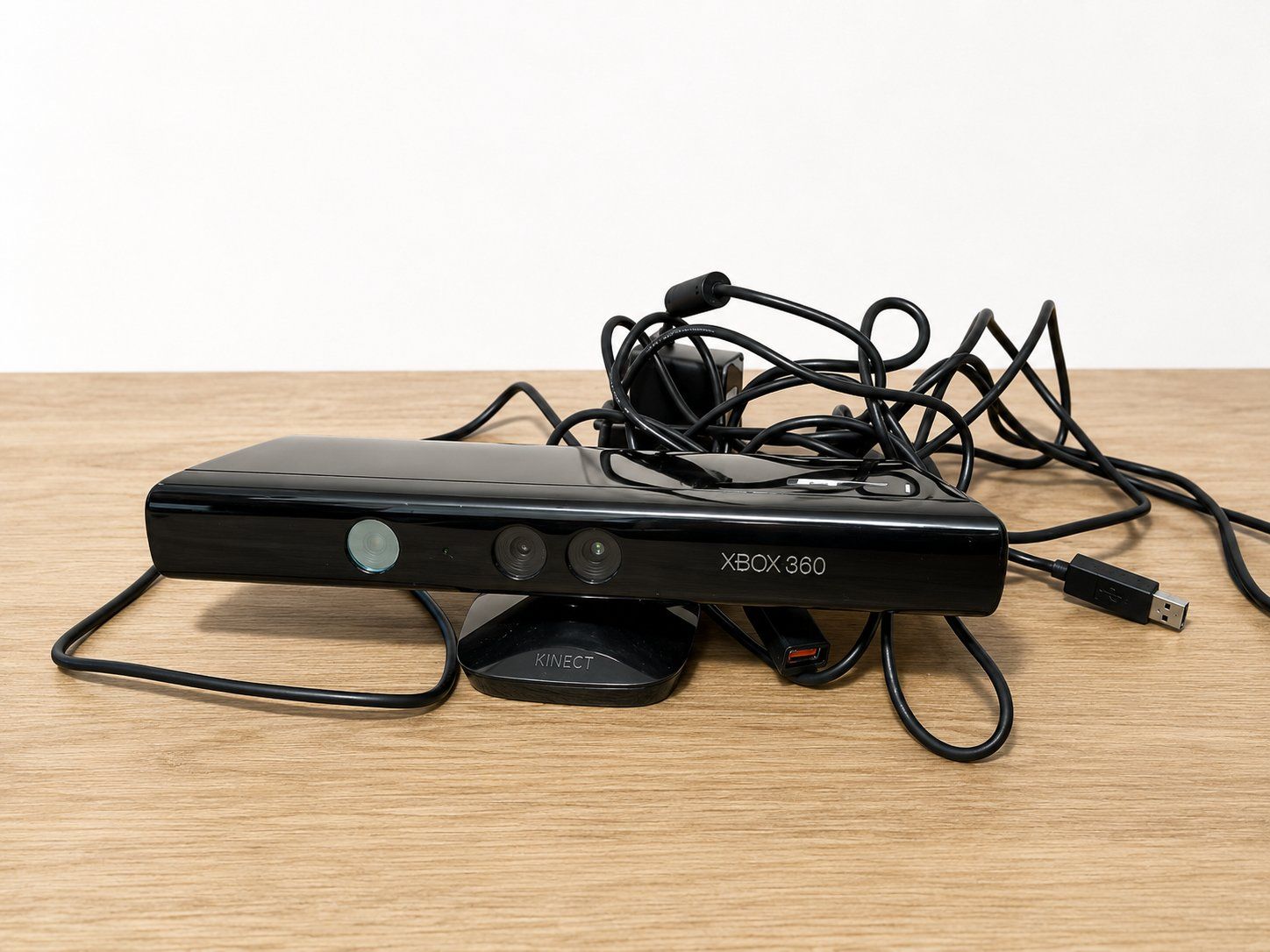 Microsoft Controller: Xbox 360 Kinect Sensor with cables used – Usato da Zürich venduto da TrainLine