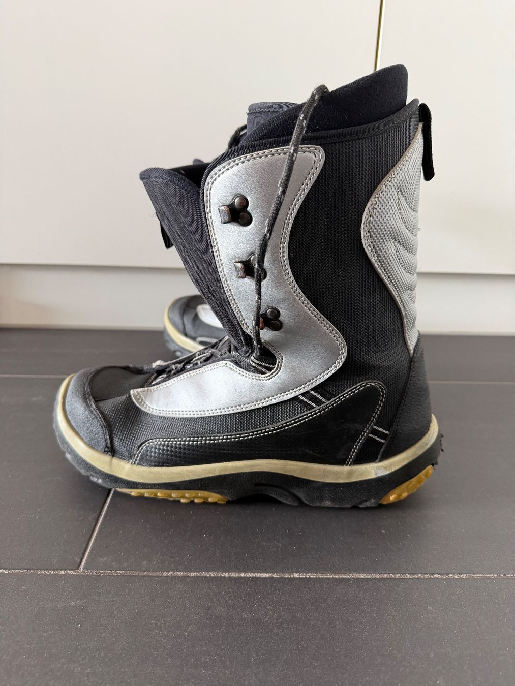 Scarpe da uomo: Snowboardschuhe Gr.46 – Usato da Luterbach venduto da biikej 2