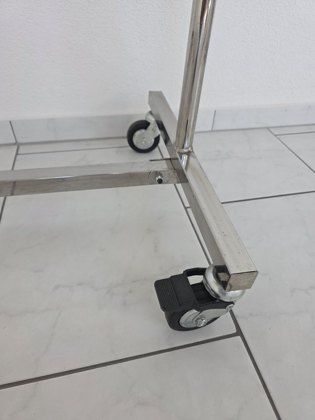 Garderobe: Kleiderständer Edelstahl Rollbar gebraucht – Gebraucht aus Neerach von TomBae 2