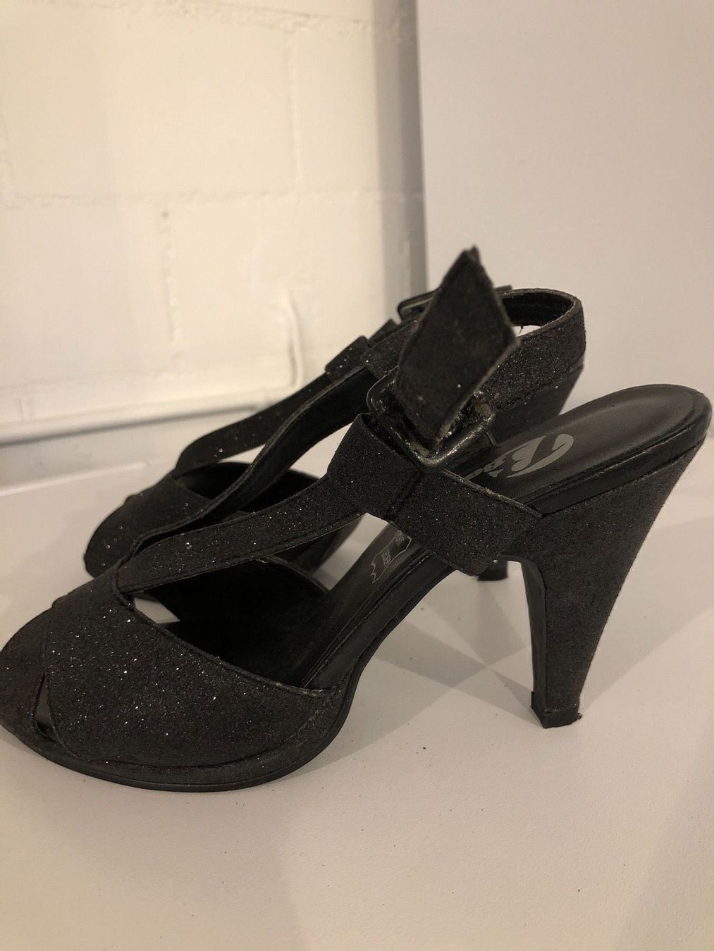 Scarpe da donna: Sandalette Gr37 – Usato da Oberwil b.Büren venduto da holzschnitzu 1