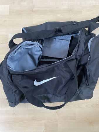 Geräumige Nike Sporttasche schwarz/ NEU Top Zustand