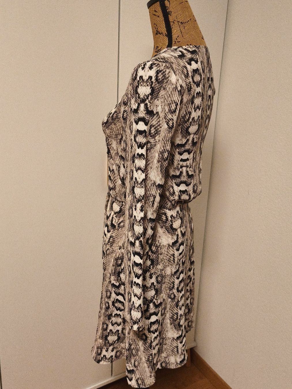 H&M Kleider: Kleid H&M Divided Schlangenmuster Grösse 34 – Neu (gemäss Beschreibung) aus KRIENS von Franzy_Blond10 1