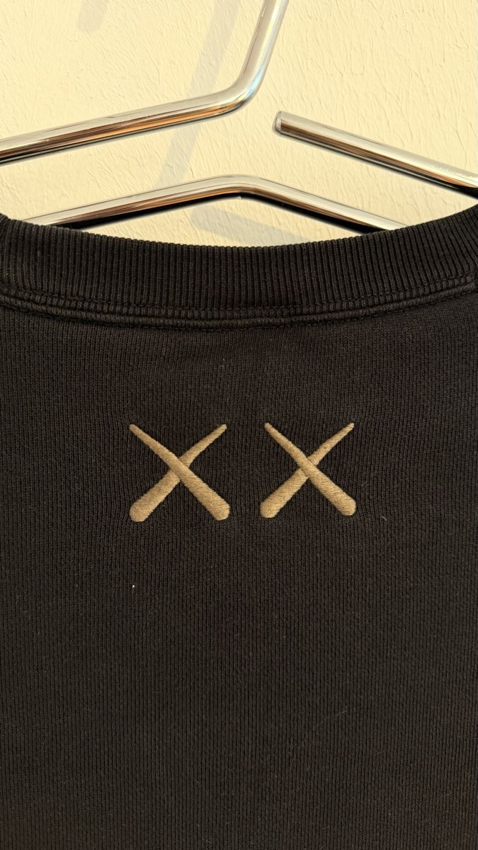 Pulls & Sweat-shirts: KAWS x Uniqlo Sweatshirt – D'occasion à Unterägeri par ogatterm 3