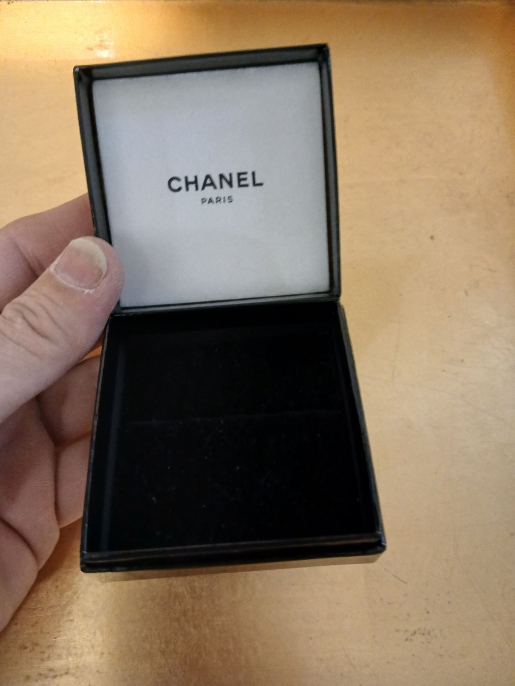 Sonstige Dekorationen & Accessoires: petite boîte Chanel – Gebraucht aus Genève von Mamaison2026 2