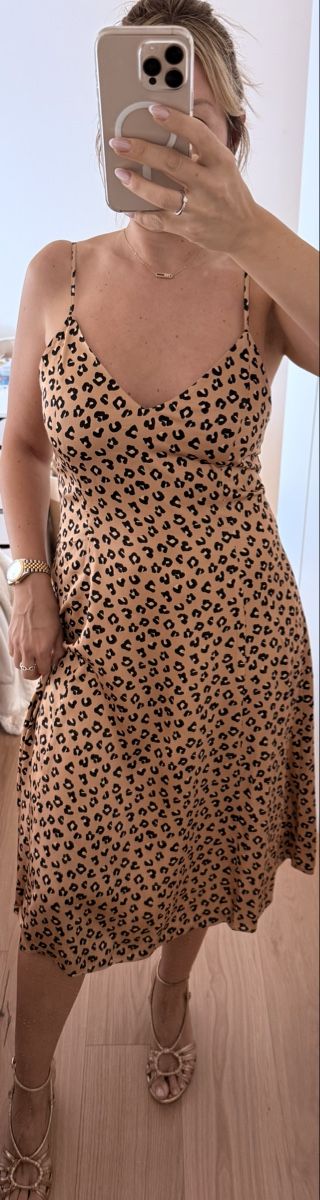 Sezane Kleider: Robe Sézane en viscose, taille 38 – Neu und originalverpackt aus Martigny von Luxivore83