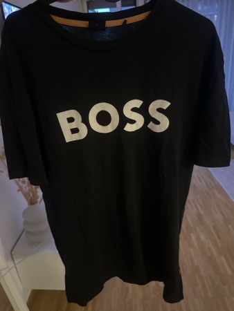T-shirt BOSS noir logo blanc taille L bon état