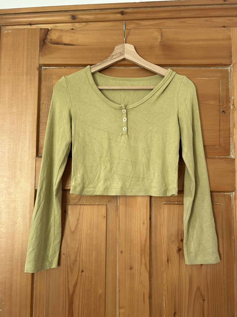 Shein T-shirt: Grünes Crop Top mit langen Ärmeln, Grösse S – Usato da Frauenfeld venduto da jae_vs6j