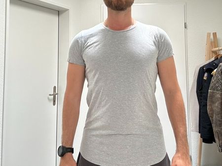 Graues Herren Slim Fit T-Shirt – Modern Basic Longline