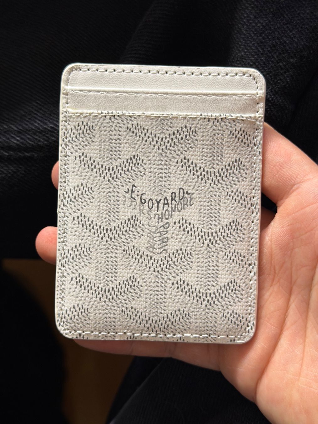 Apple Cover & Protezioni schermo: MagSafe Wallet White – Usato da Chur venduto da Madeys 4