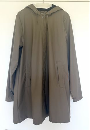 Regenmantel von RAINS, Gr. L, neuwertig