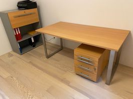 Büromöbel mit Schreibtisch, Rollkorpus, Regal mit Schublade