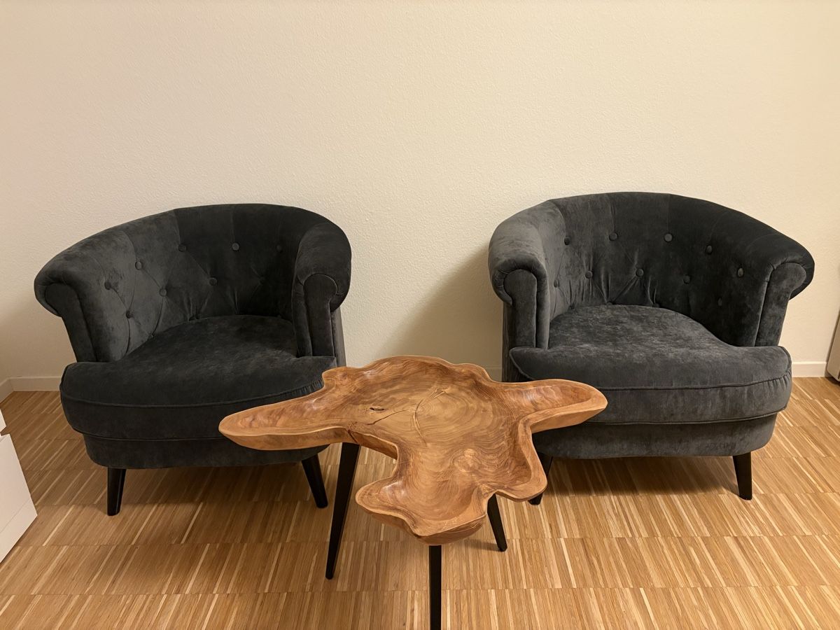 Poltrone: Beistelltisch mit 2 Sessel – Usato da glattbrugg venduto da cheche