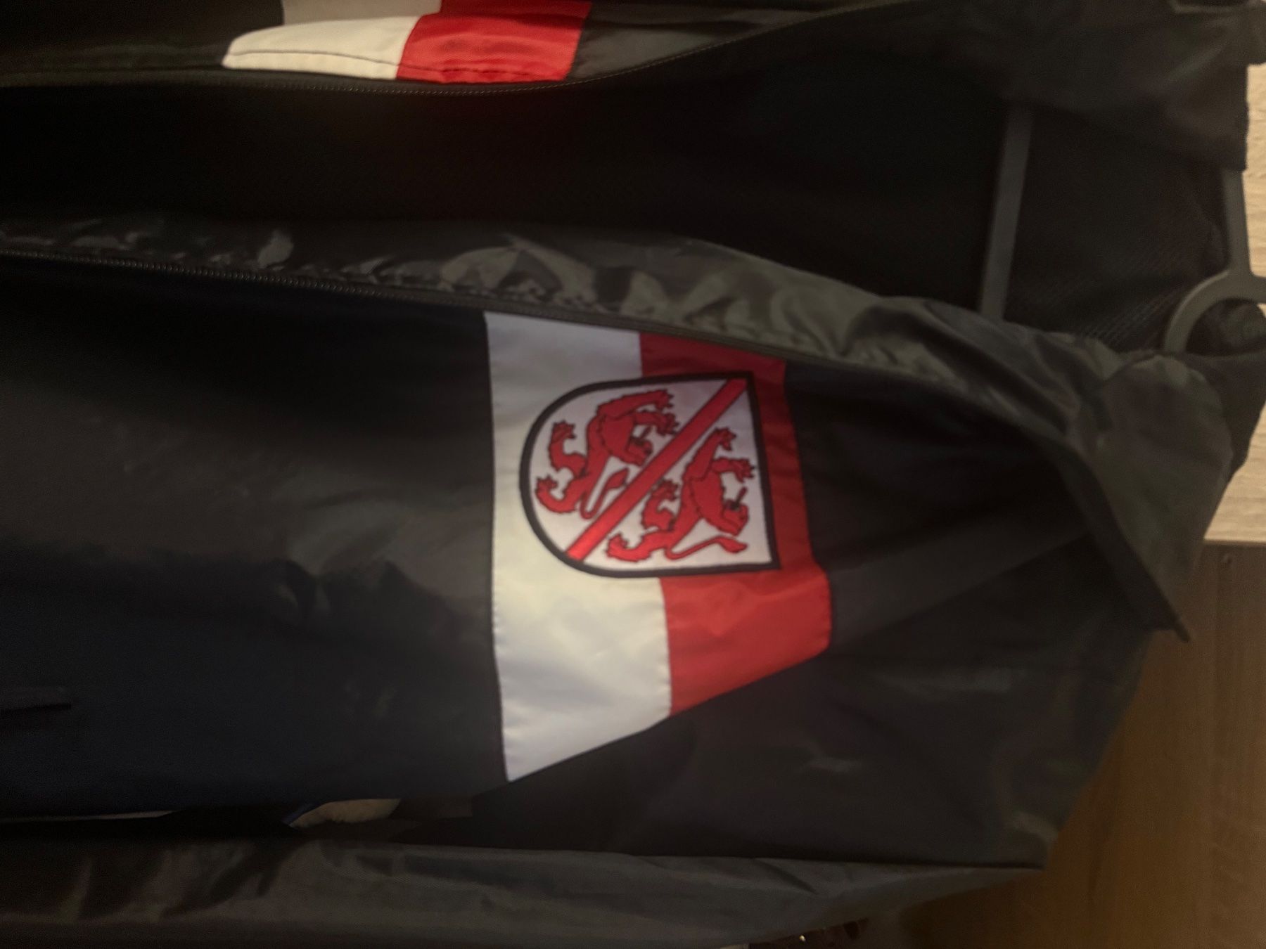 Jacken: FC Winterthur Windbreaker – Neu (gemäss Beschreibung) aus Zell ZH von beb_d9gc 2